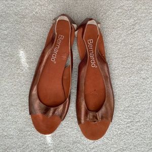 NEW Bernardo Leather Sandals